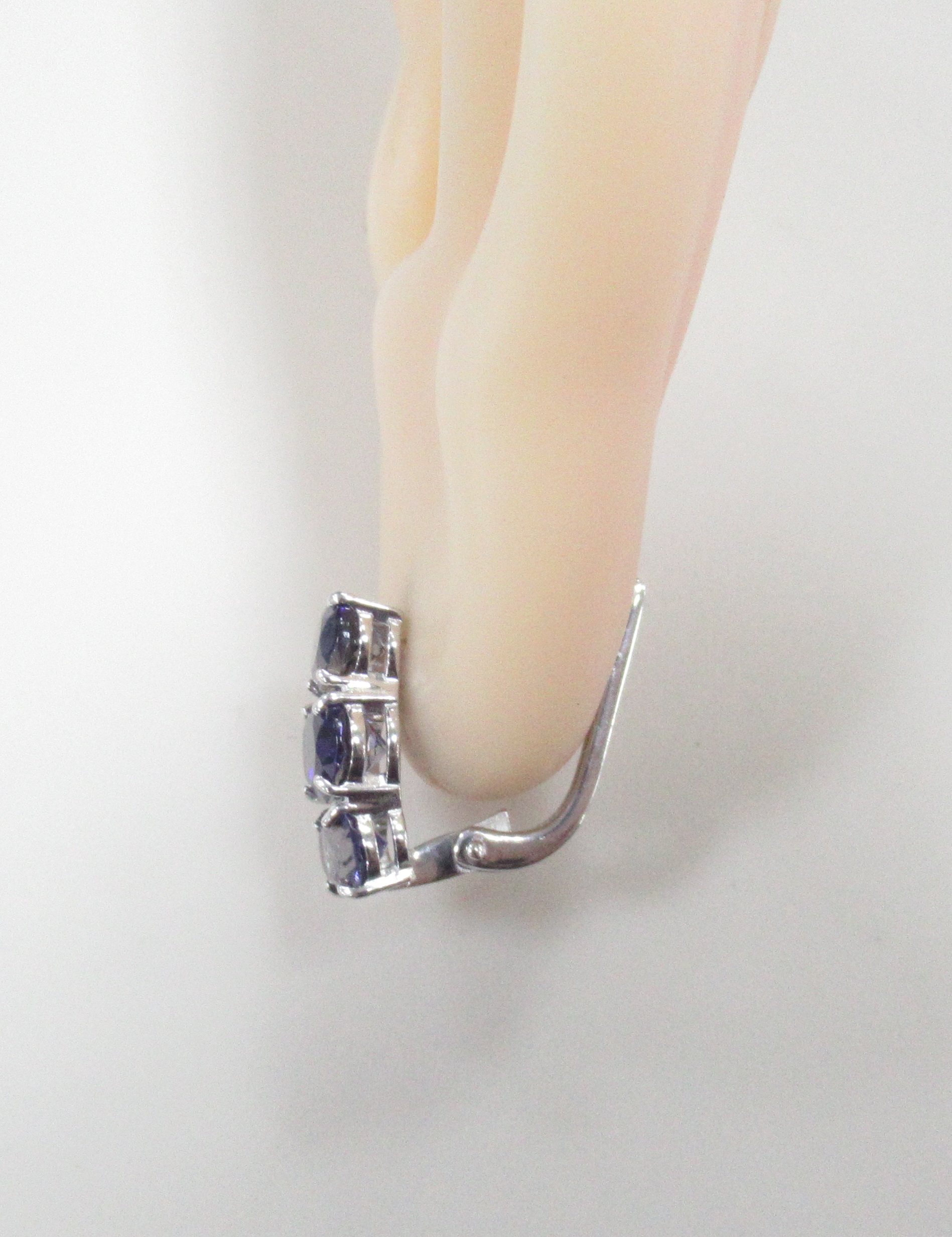 Серебряные серьги с иолитами